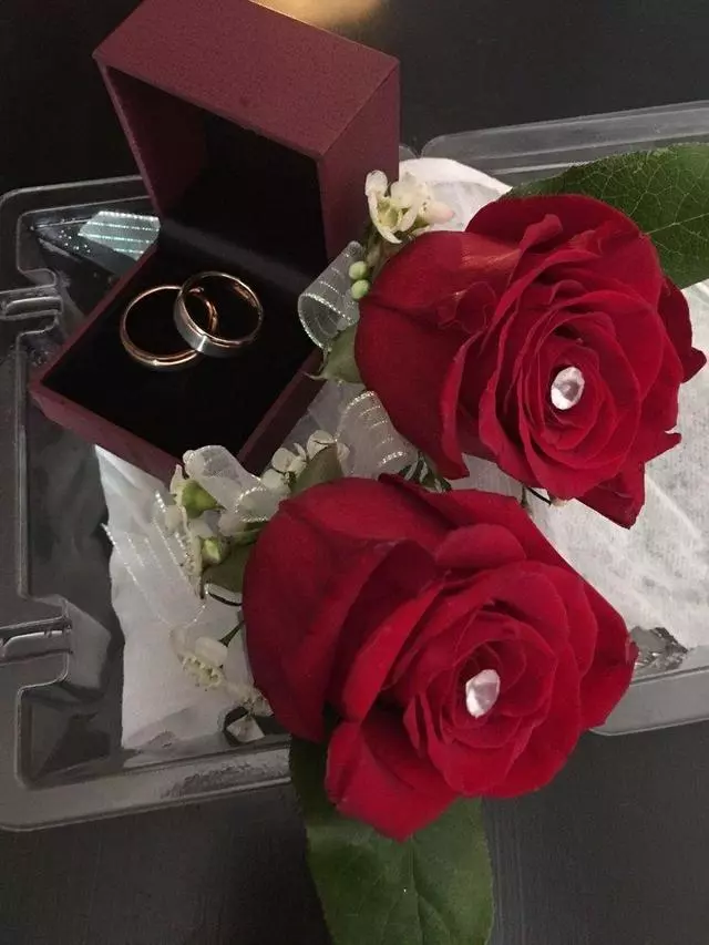 Alma’s Bridal & Flowers