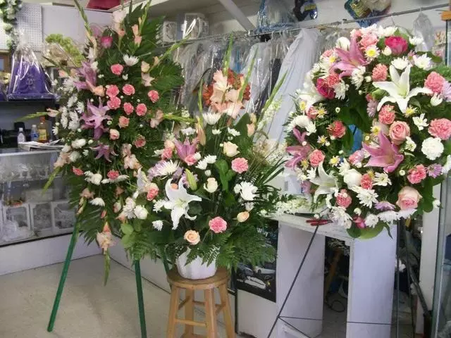 Alma’s Bridal & Flowers