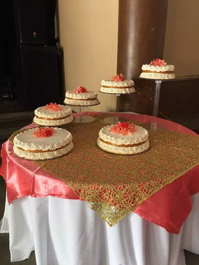 Alma’s Bridal & Flowers