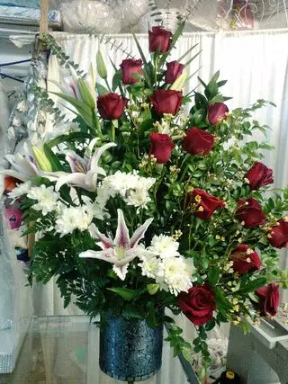 Alma’s Bridal & Flowers